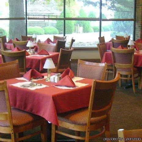 Hotel Magnuson Grand And Conference Center 4*
