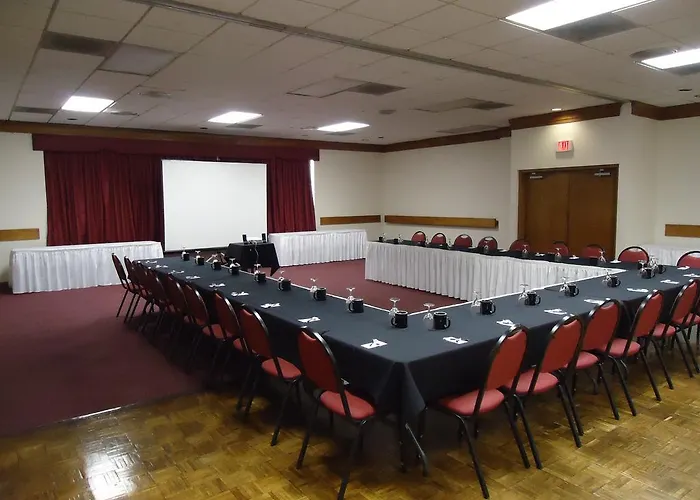 Hotel Magnuson Grand And Conference Center 4*