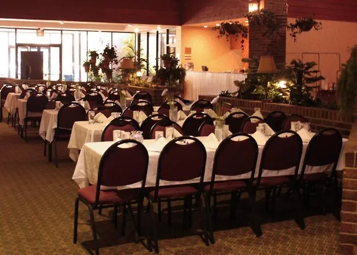 Hotel Magnuson Grand And Conference Center