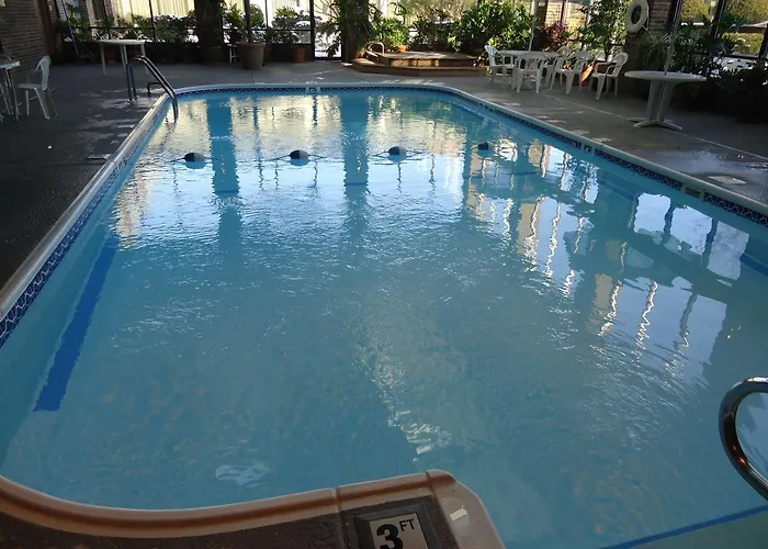 Hotel Magnuson Grand And Conference Center 4*