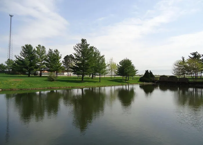Hotel Magnuson Grand And Conference Center 4*