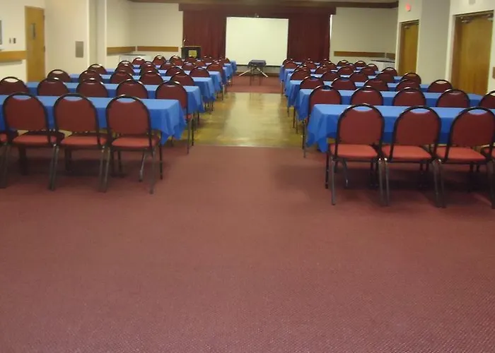 Hotel Magnuson Grand And Conference Center 4*