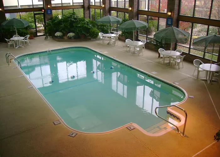 Hotel Magnuson Grand And Conference Center 4*