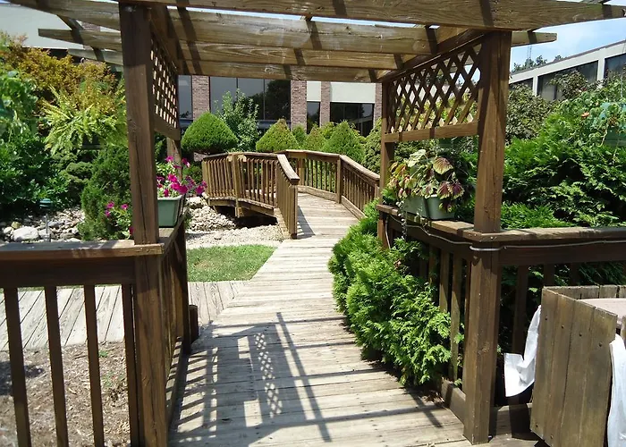 Hotel Magnuson Grand And Conference Center 4*