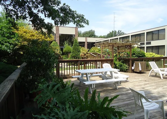 Magnuson Grand And Conference Center